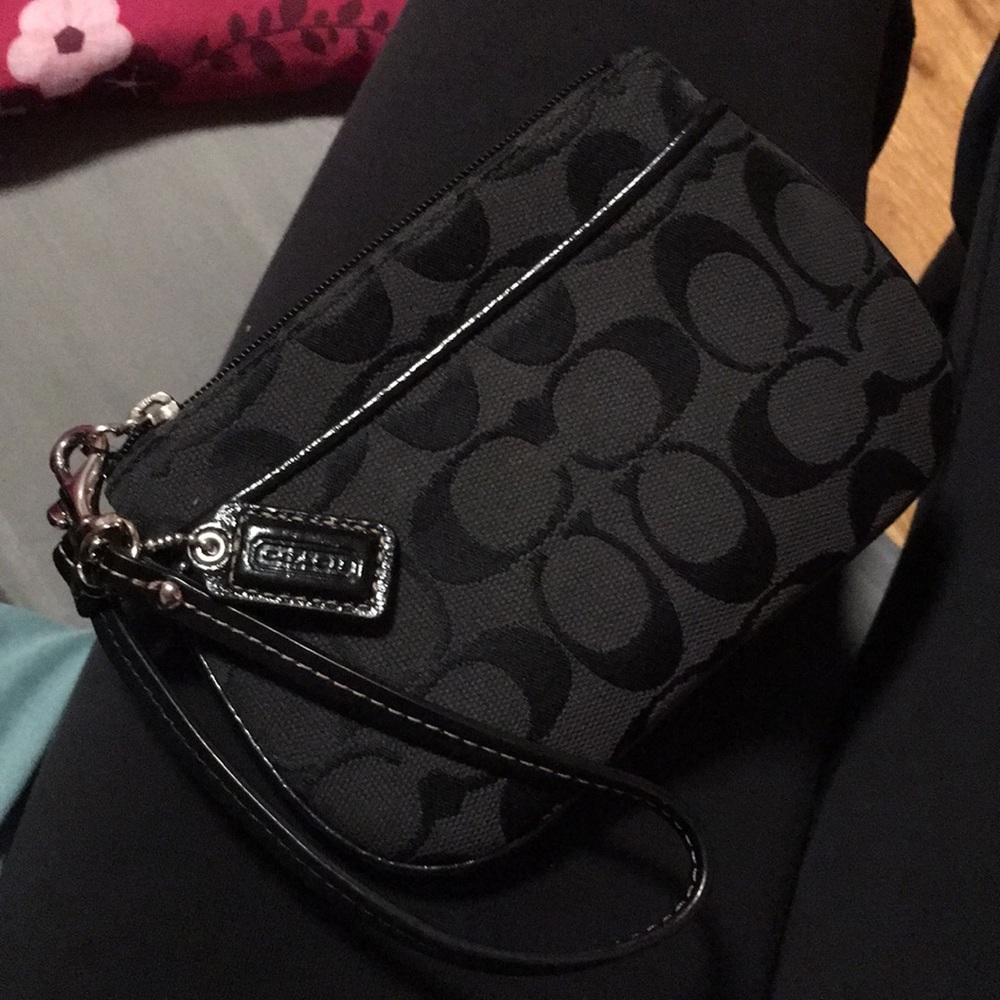 Authentic Coach Wallet ... looks brand new